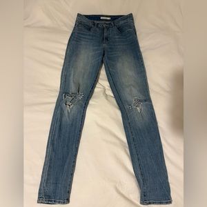 Levi high rise skinny jeans. Medium wash. Size 28